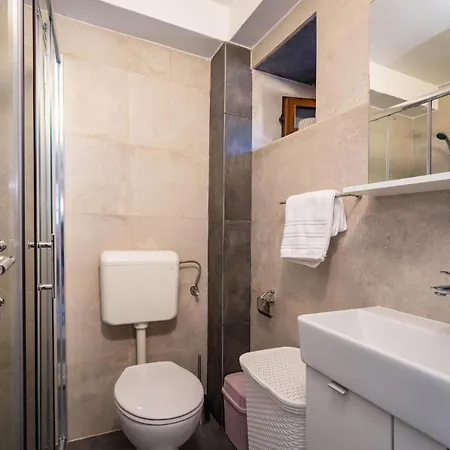 Tatil Evi Lovely In Podgradina With Wifi Podgradina (Posedarje)