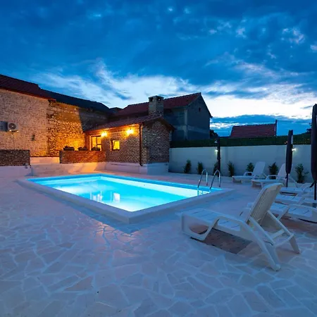 Lovely In Podgradina With Wifi