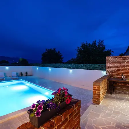 Lovely In Podgradina With Wifi Tatil Evi