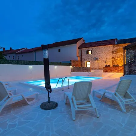 Lovely In Podgradina With Wifi
