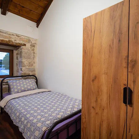 Lovely In Podgradina With Wifi * Podgradina (Posedarje)